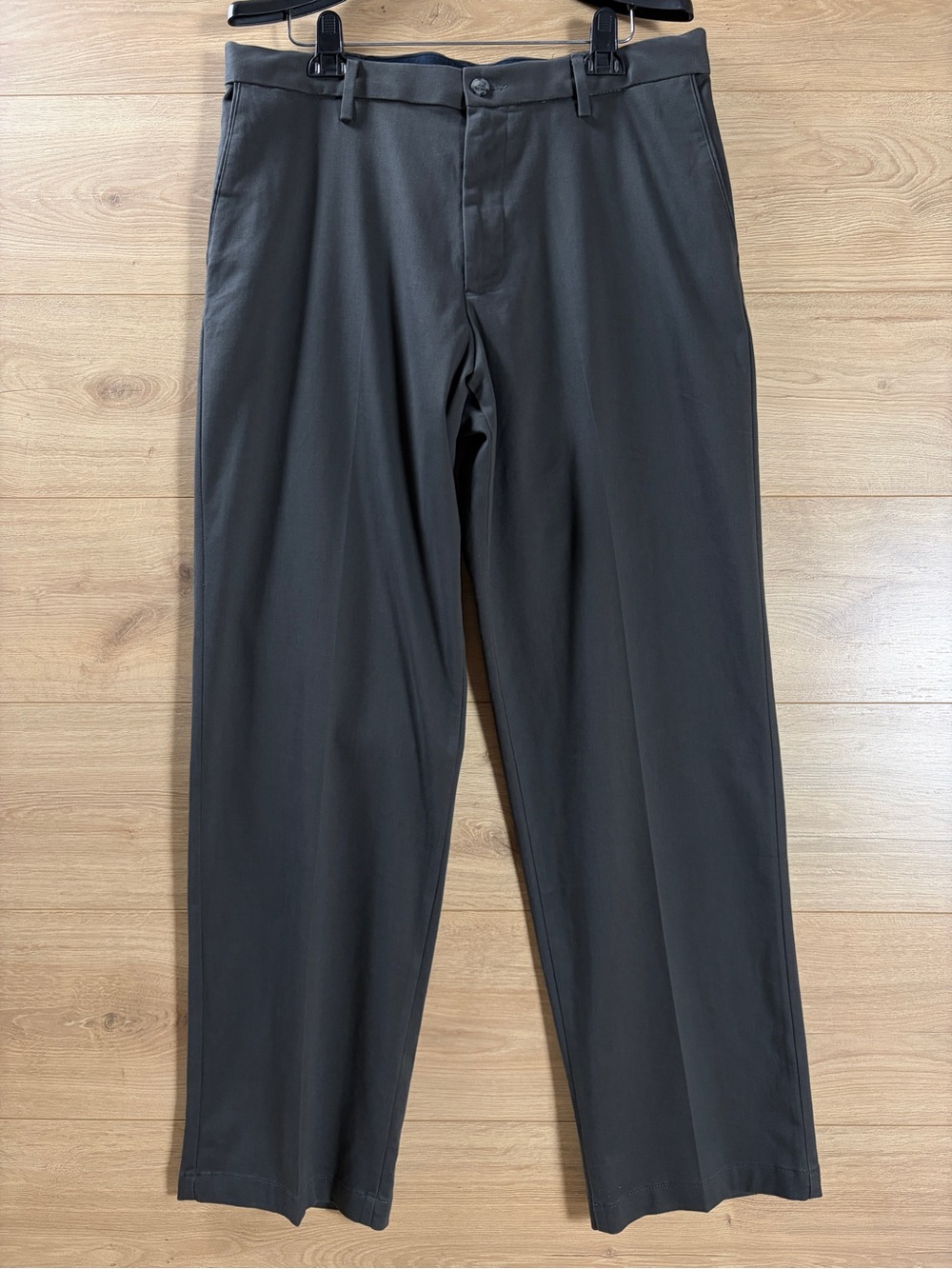 Dockers Men's Gray Flat front Dress Pants - 34 x 32
